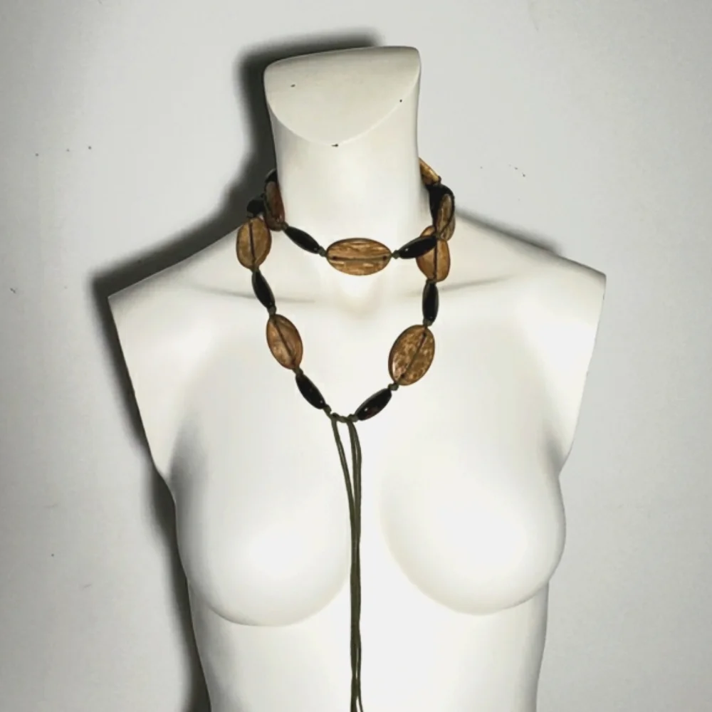 Elegant Tan and Black Beaded Belt - Picture 5 of 15